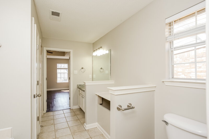 2,020/Mo, 10115 Cross Valley Dr Cordova, TN 38018 Main Bathroom View 2