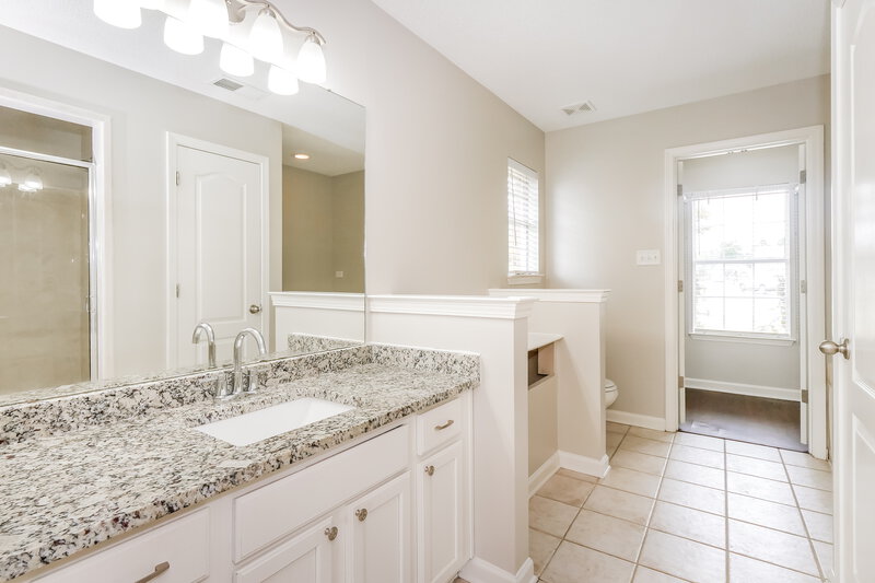 1,815/Mo, 10115 Cross Valley Dr Cordova, TN 38018 Main Bathroom View