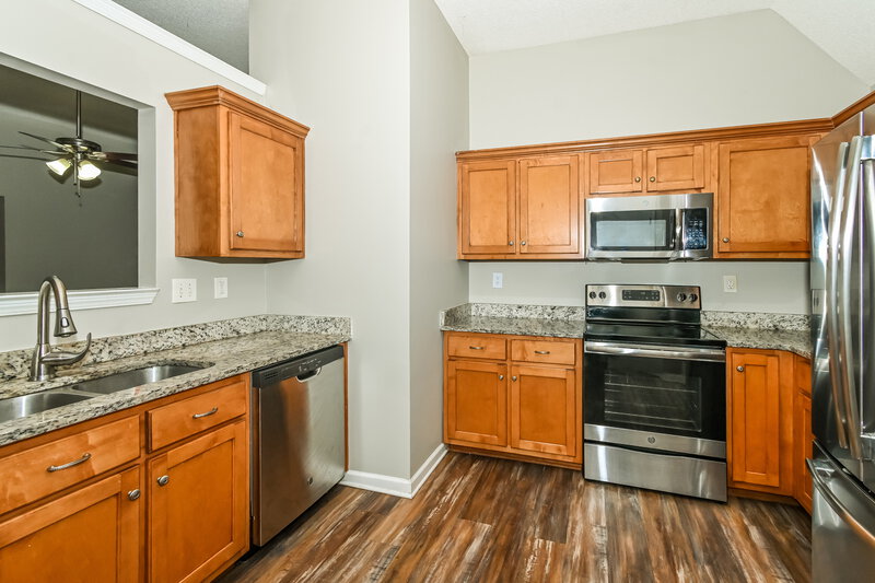 1,920/Mo, 1176 Warwick Place Southaven, MS 38671 Kitchen View 2