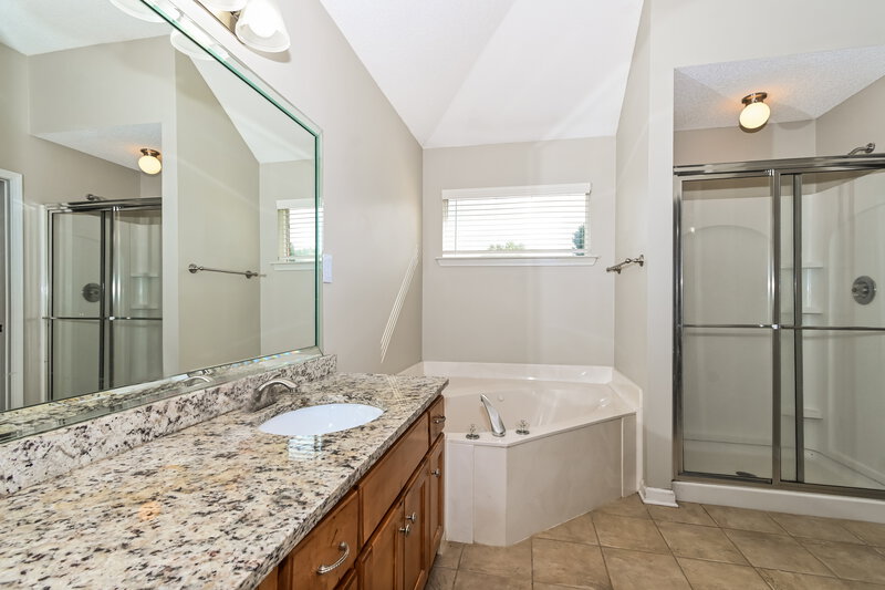 1,920/Mo, 1176 Warwick Place Southaven, MS 38671 Main Bathroom View