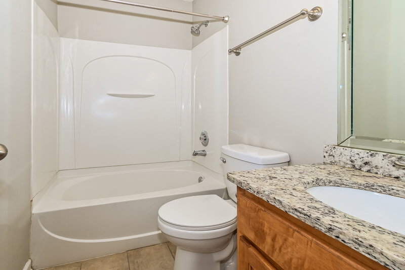 1,920/Mo, 1176 Warwick Place Southaven, MS 38671 Bathroom View