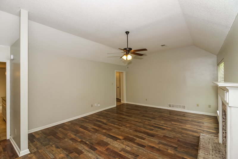 2,005/Mo, 1676 Sandpiper Cv N Hernando, MS 38632 Living Room View 2