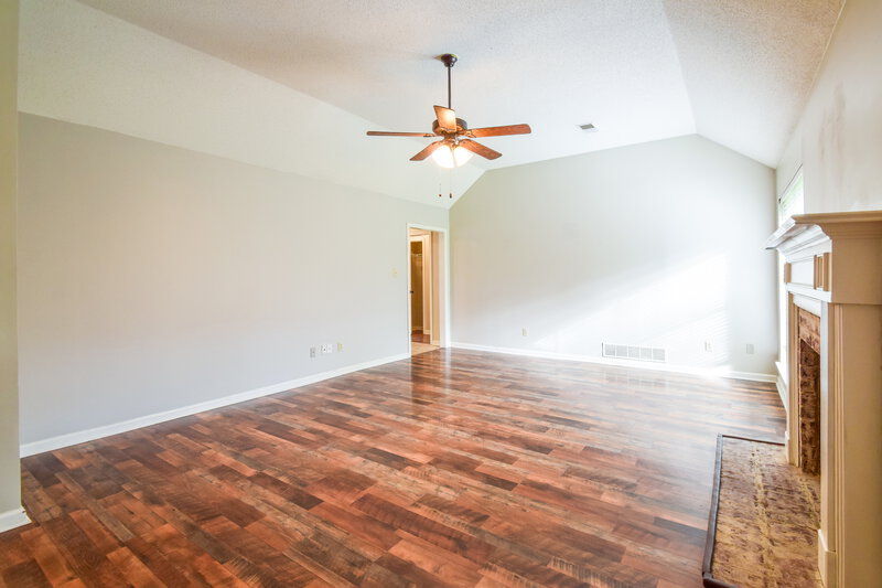 1,975/Mo, 1676 Sandpiper Cv N Hernando, MS 38632 Living Room View 2