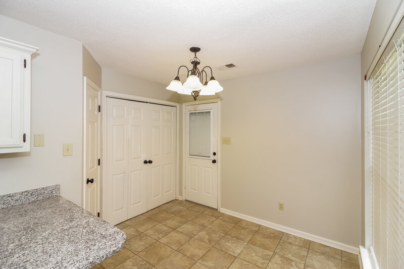 2,005/Mo, 1676 Sandpiper Cv N Hernando, MS 38632 Dining Room View 2
