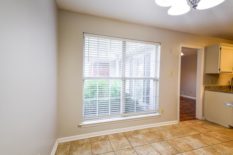 1,975/Mo, 1676 Sandpiper Cv N Hernando, MS 38632 Breakfast Nook View