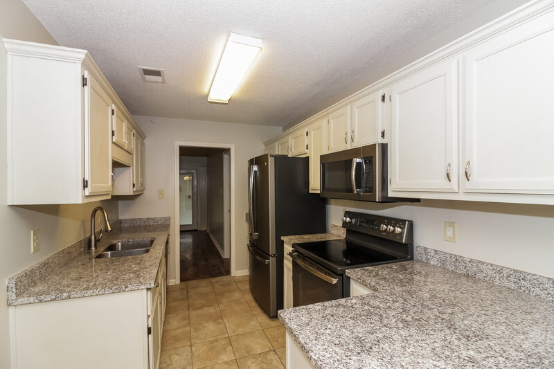 2,005/Mo, 1676 Sandpiper Cv N Hernando, MS 38632 Kitchen View