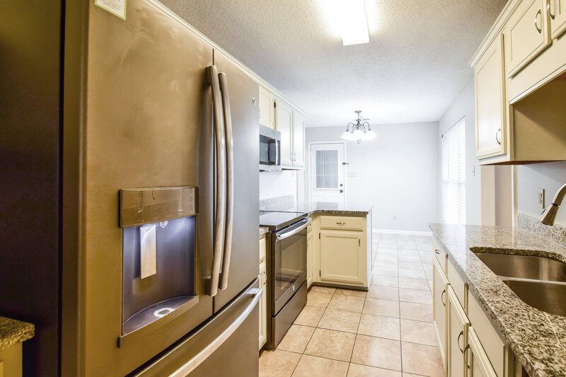 1,975/Mo, 1676 Sandpiper Cv N Hernando, MS 38632 Kitchen View