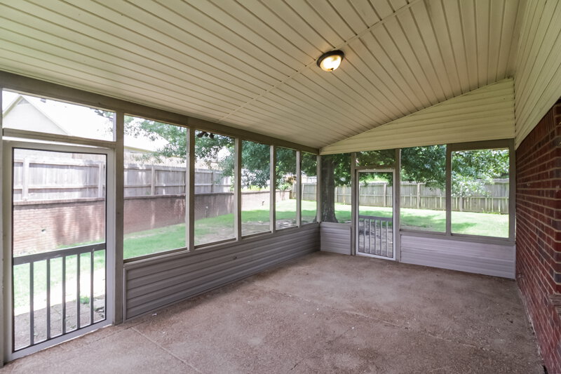 2,005/Mo, 1676 Sandpiper Cv N Hernando, MS 38632 Sun Room View