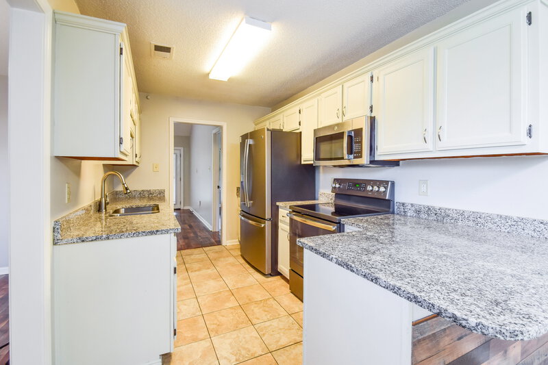 1,975/Mo, 1676 Sandpiper Cv N Hernando, MS 38632 Kitchen View 2