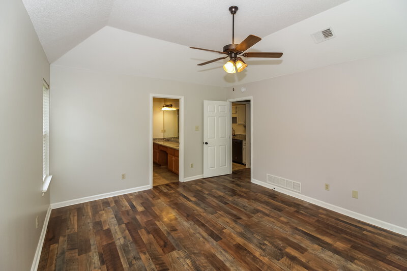 2,005/Mo, 1676 Sandpiper Cv N Hernando, MS 38632 Main Bedroom View 2