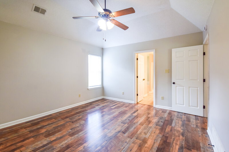 1,975/Mo, 1676 Sandpiper Cv N Hernando, MS 38632 Main Bedroom View