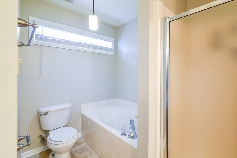 1,975/Mo, 1676 Sandpiper Cv N Hernando, MS 38632 Bathroom View 2