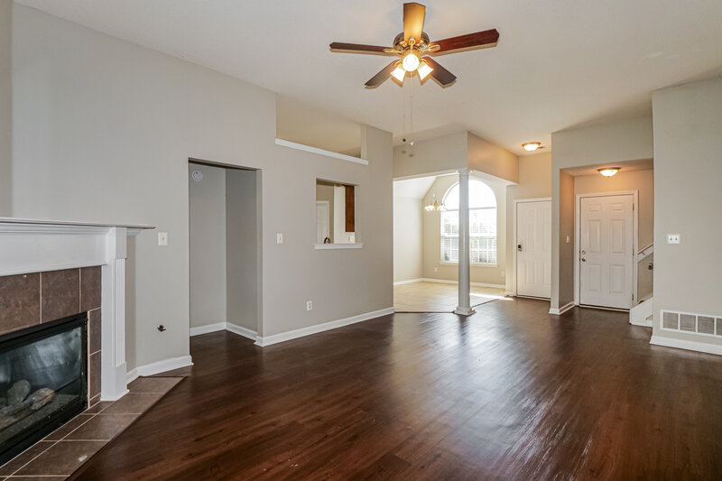 1,960/Mo, 7158 Crape Myrtle Dr Olive Branch, MS 38654 Living Room View