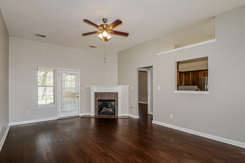 1,960/Mo, 7158 Crape Myrtle Dr Olive Branch, MS 38654 Living Room View 2