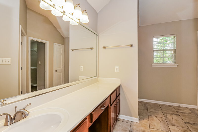 1,960/Mo, 7158 Crape Myrtle Dr Olive Branch, MS 38654 Main Bathroom View