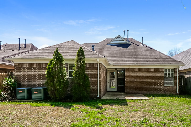 1,960/Mo, 7158 Crape Myrtle Dr Olive Branch, MS 38654 Rear View