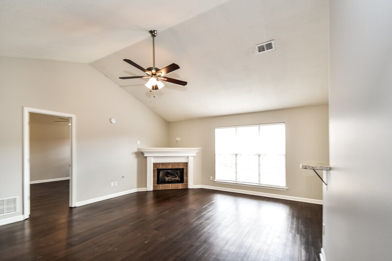 1,975/Mo, 10883 Colton Dr Olive Branch, MS 38654 Living Room View 2