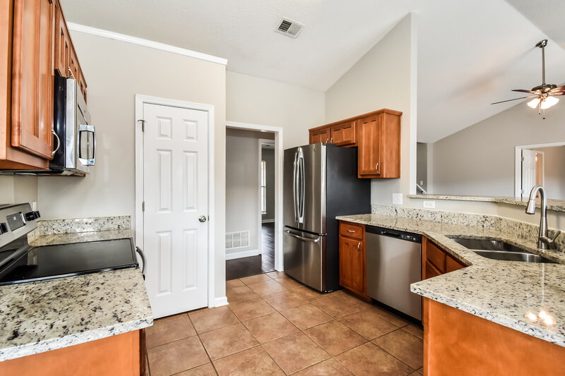 1,975/Mo, 10883 Colton Dr Olive Branch, MS 38654 Kitchen View 2