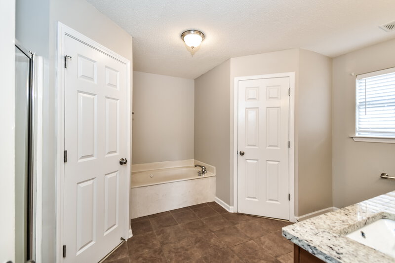 1,975/Mo, 10883 Colton Dr Olive Branch, MS 38654 Main Bathroom View