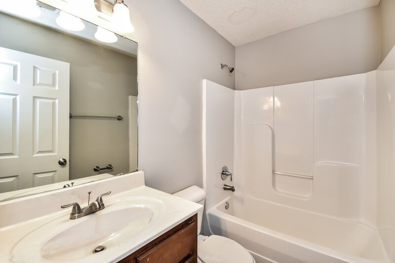 1,975/Mo, 10883 Colton Dr Olive Branch, MS 38654 Bathroom View