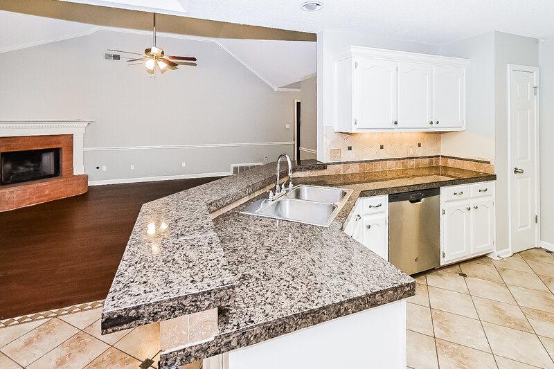 2,045/Mo, 6437 Stone Lake Dr Bartlett, TN 38135 Kitchen View 2