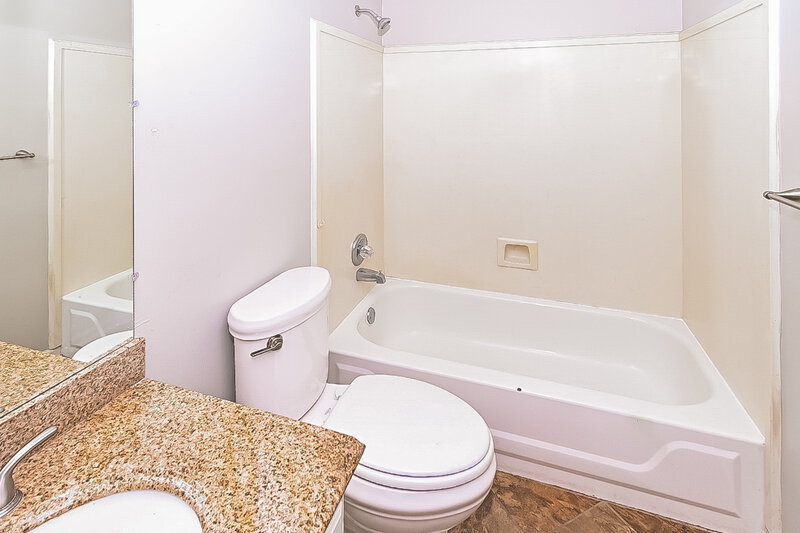 2,045/Mo, 6437 Stone Lake Dr Bartlett, TN 38135 Bathroom View