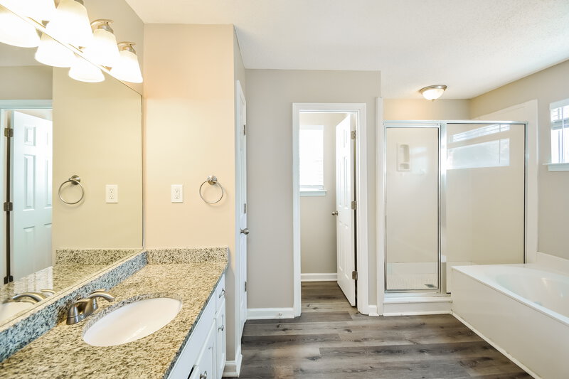 1,635/Mo, 9043 William Paul Drive Olive Branch, MS 38654 Main Bathroom View 2