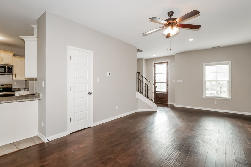 2,550/Mo, 5498 Riverstone Dr Memphis, TN 38125 Living Room View 2