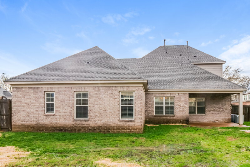 2,550/Mo, 5498 Riverstone Dr Memphis, TN 38125 Rear View
