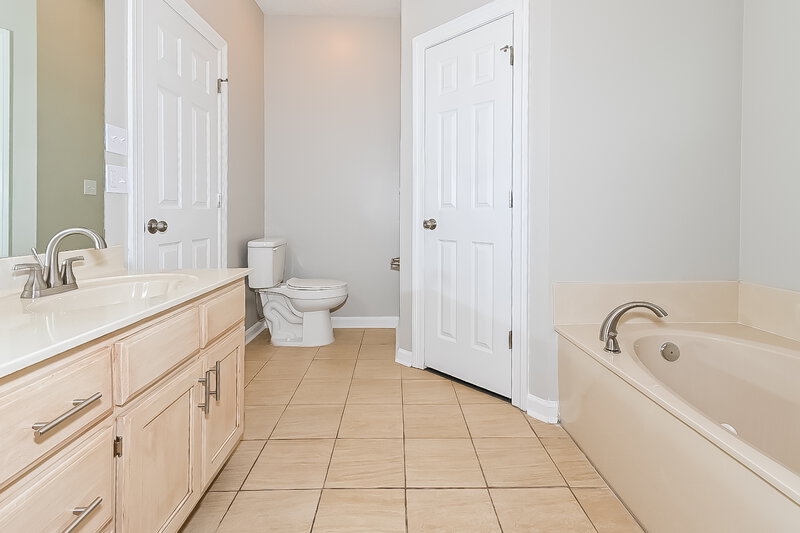 2,100/Mo, 13119 Claybourne Cv Olive Branch, MS 38654 Main Bathroom View 2