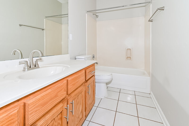 2,100/Mo, 13119 Claybourne Cv Olive Branch, MS 38654 Bathroom View