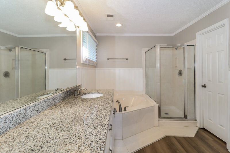 2,085/Mo, 8642 Tropicana Dr N Cordova, TN 38018 Main Bathroom View