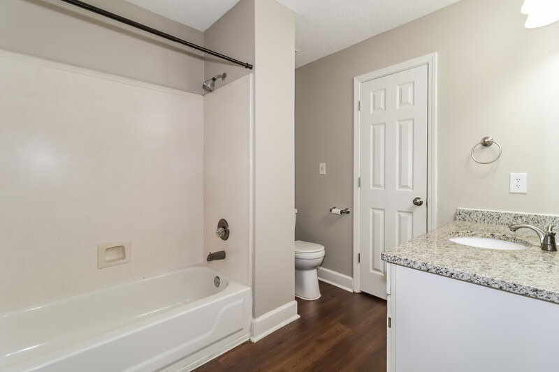 2,085/Mo, 8642 Tropicana Dr N Cordova, TN 38018 Bathroom View