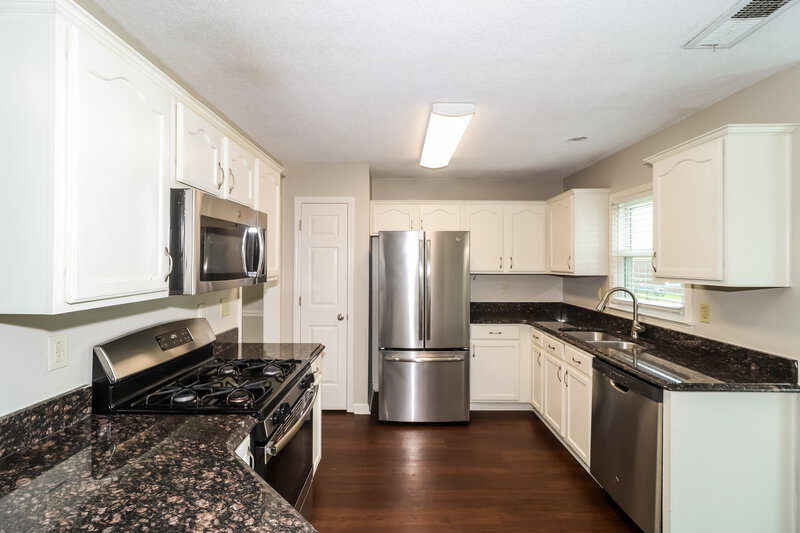2,085/Mo, 9335 Barrow Dr Cordova, TN 38016 Kitchen View 2