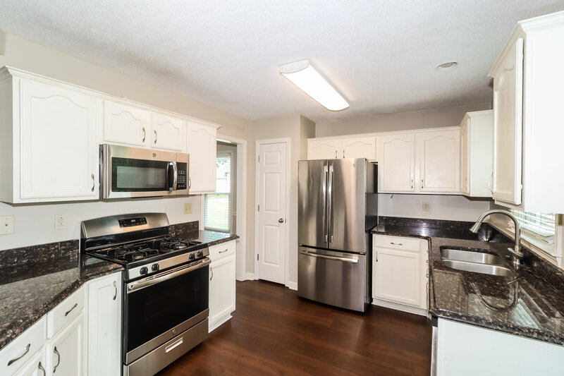 2,085/Mo, 9335 Barrow Dr Cordova, TN 38016 Kitchen View 3