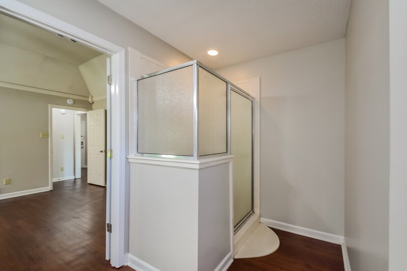 2,085/Mo, 9335 Barrow Dr Cordova, TN 38016 Main Bathroom View