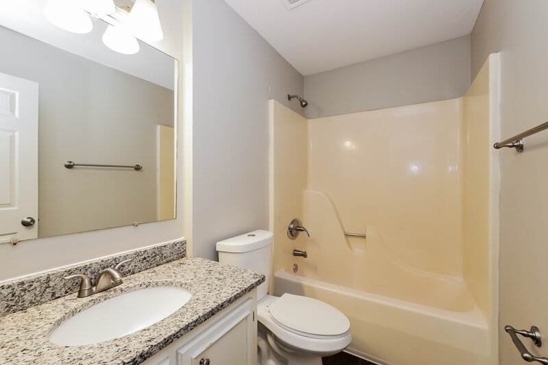 1,965/Mo, 7221 Bluegrass Rd Olive Branch, MS 38654 Bathroom View