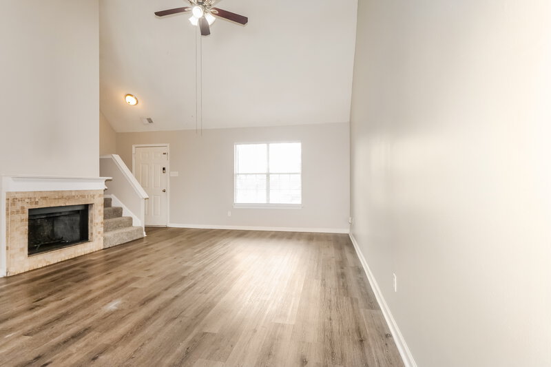 1,960/Mo, 8432 Creek Front Dr Cordova, TN 38016 Living Room View