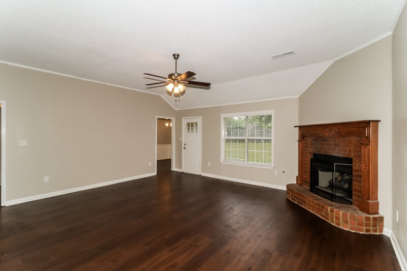 2,395/Mo, 6743 Hare Run Ln Bartlett, TN 38002 Living Room View 2