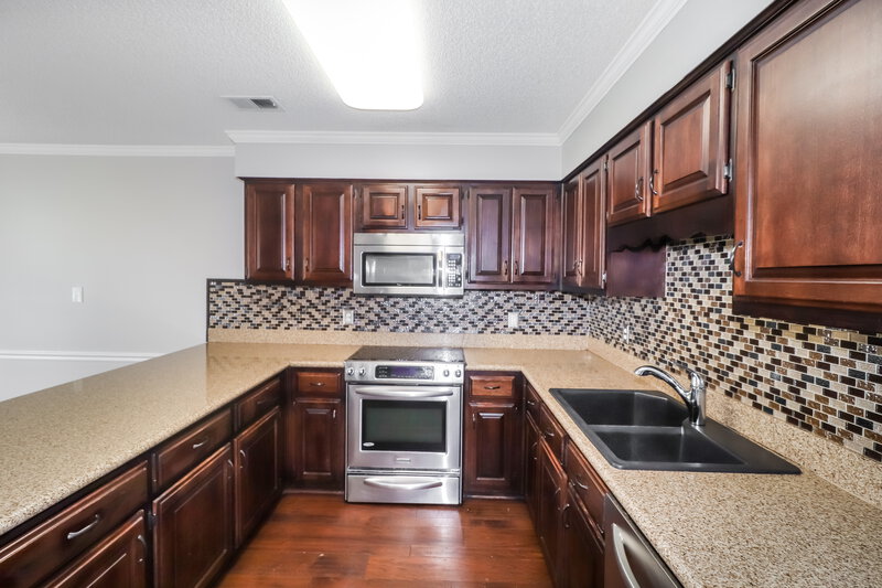 2,425/Mo, 4365 Barrymor Dr Memphis, TN 38125 Kitchen View