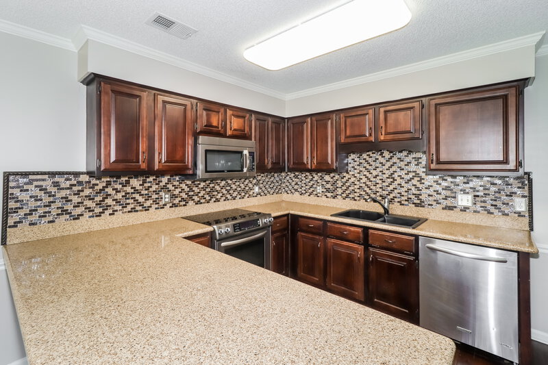2,425/Mo, 4365 Barrymor Dr Memphis, TN 38125 Kitchen View 2