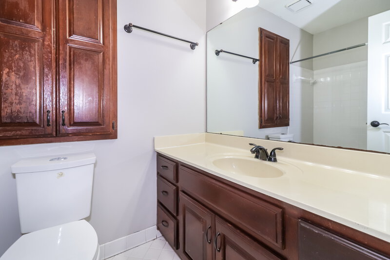 2,425/Mo, 4365 Barrymor Dr Memphis, TN 38125 Bathroom View