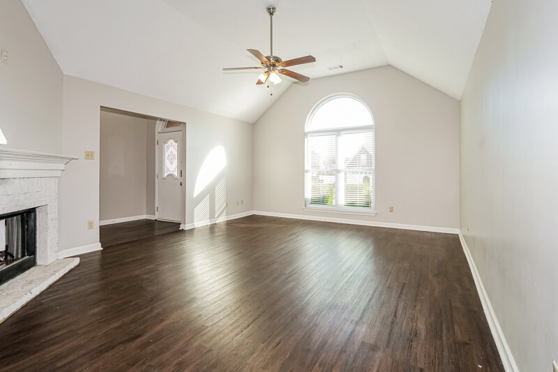 1,850/Mo, 105 Norma Carol Rd Oakland, TN 38060 Living Room View 2