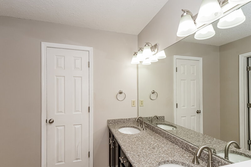 1,850/Mo, 105 Norma Carol Rd Oakland, TN 38060 Main Bathroom View