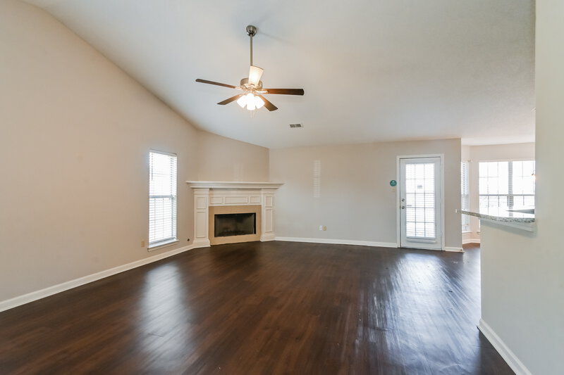 1,685/Mo, 1890 Brentwood Trace Southaven, MS 38671 Living Room View 2