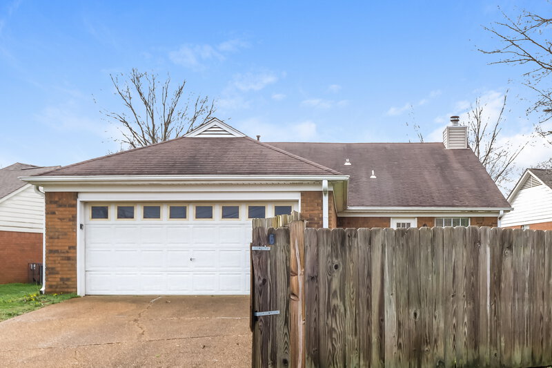1,710/Mo, 8450 Kimberly Rose Dr Cordova, TN 38016 Garage View