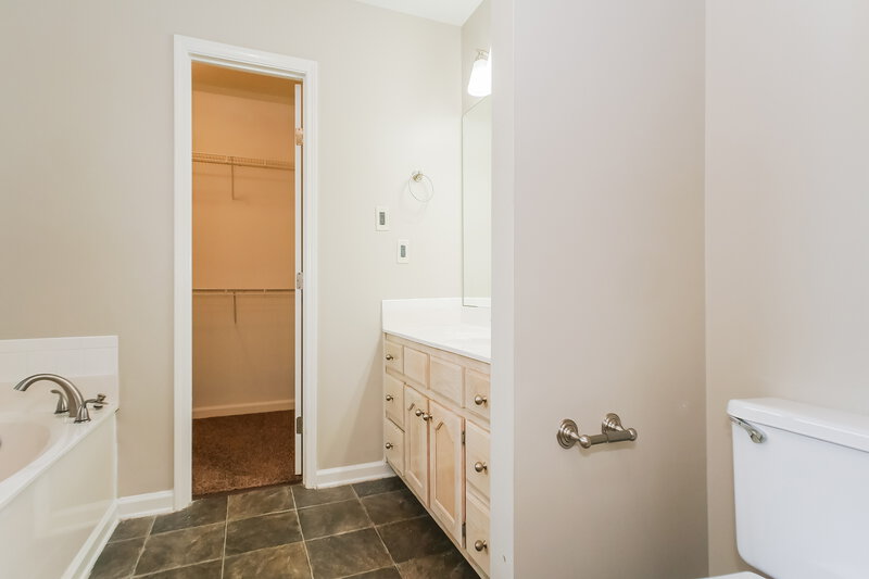 1,890/Mo, 5885 Southridge Drive Olive Branch, MS 38654 Main Bathroom View