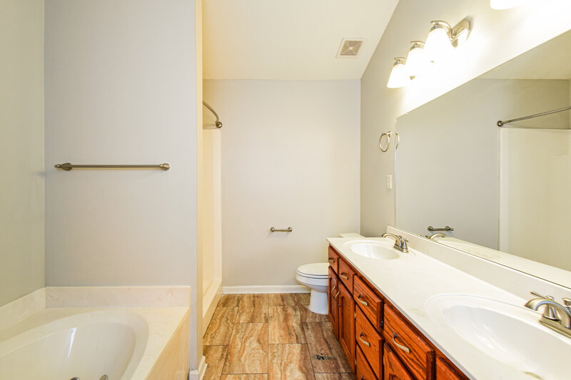 1,855/Mo, 13273 Sandbourne S Olive Branch, MS 38654 Main Bathroom View