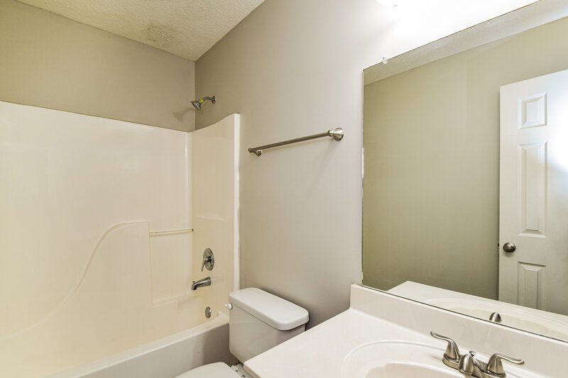 1,855/Mo, 13273 Sandbourne S Olive Branch, MS 38654 Bathroom View