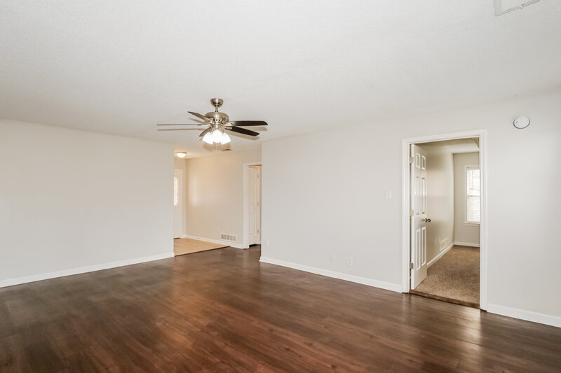 2,000/Mo, 1110 Greenwich Drive Hernando, MS 38632 Living Room View 2